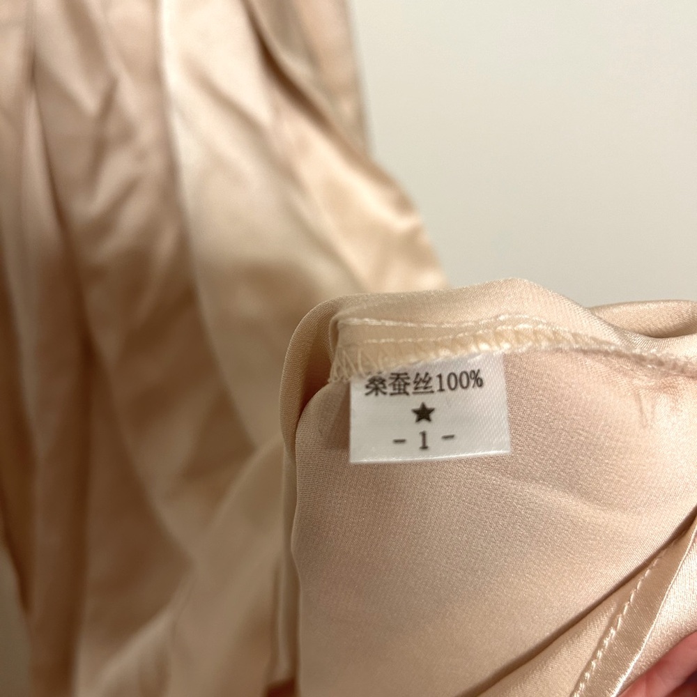 Silk dress - Picture 2 of 3